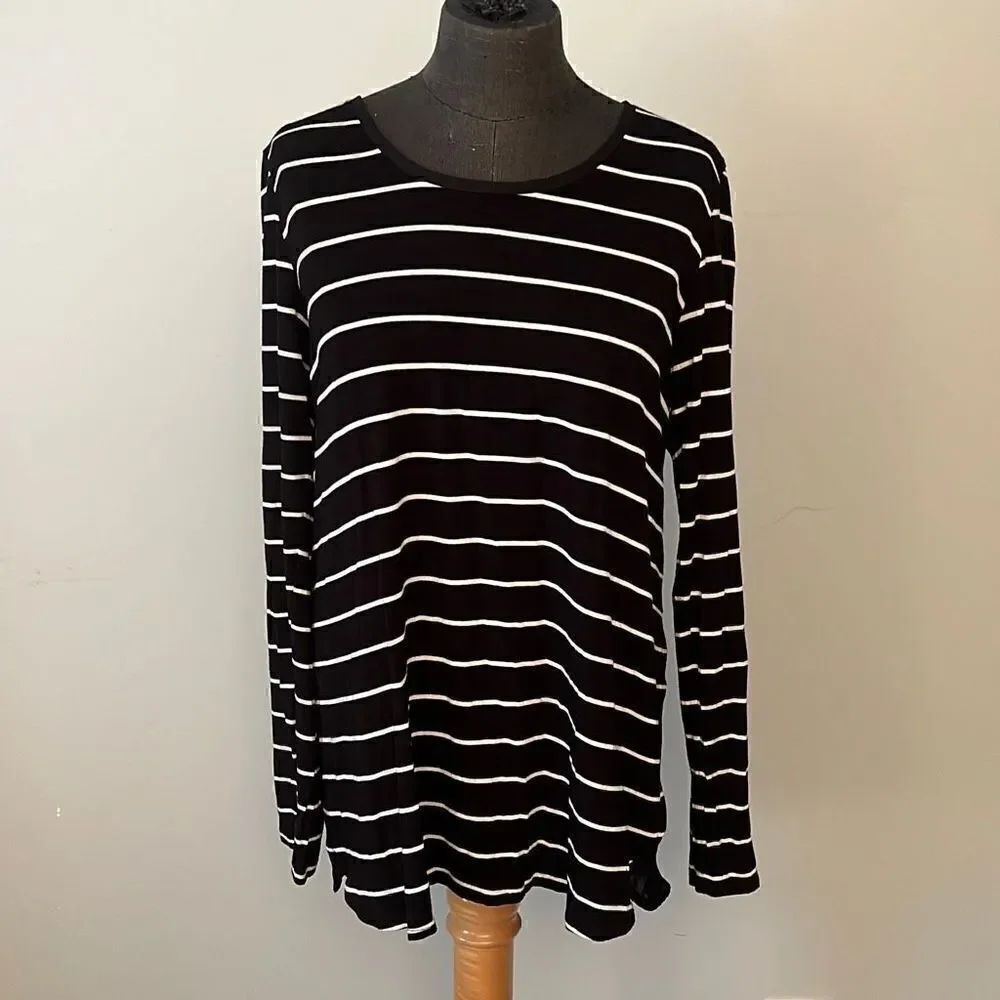 Bordeaux Women's Black White Striped Long Sleeve Top